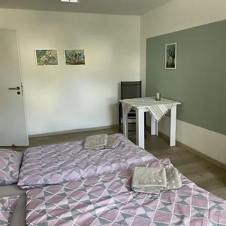 Am Markt - Auch Für Monteure Gut Geeignet *